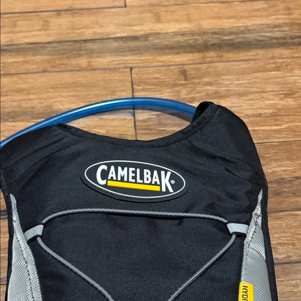 CamelBak HydroBak Hydration Pack 50 oz Hydration Black Gray Water With Bladder - Picture 2 of 7